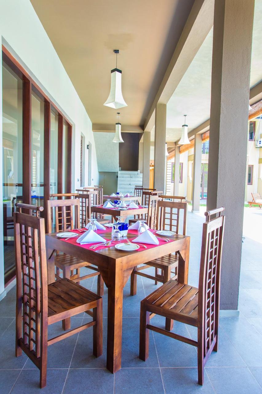 Amora Lagoon Hotel Katunayake Exterior photo