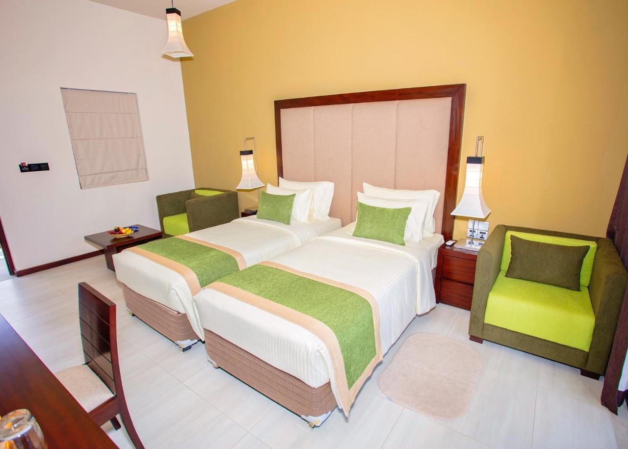 Amora Lagoon Hotel Katunayake Exterior photo