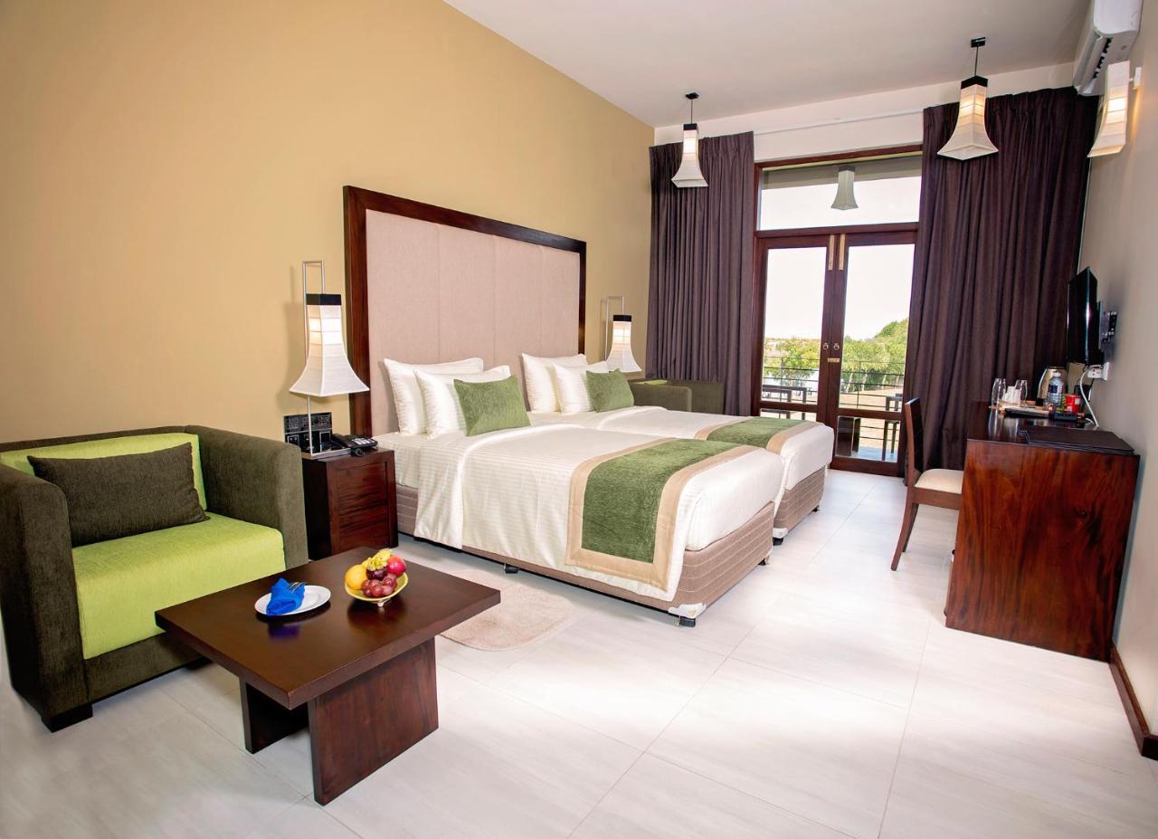 Amora Lagoon Hotel Katunayake Exterior photo
