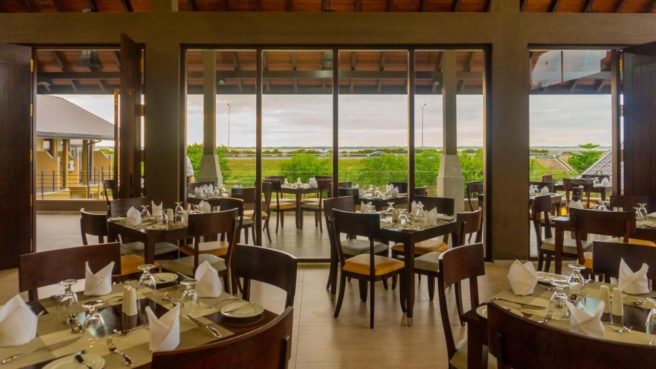 Amora Lagoon Hotel Katunayake Exterior photo